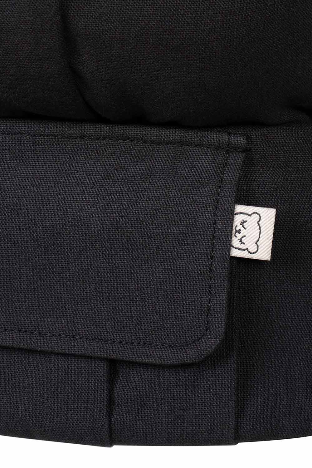 Zbliżenie na kieszonkę nosidełka Obsidian Hemp Explore z konopi