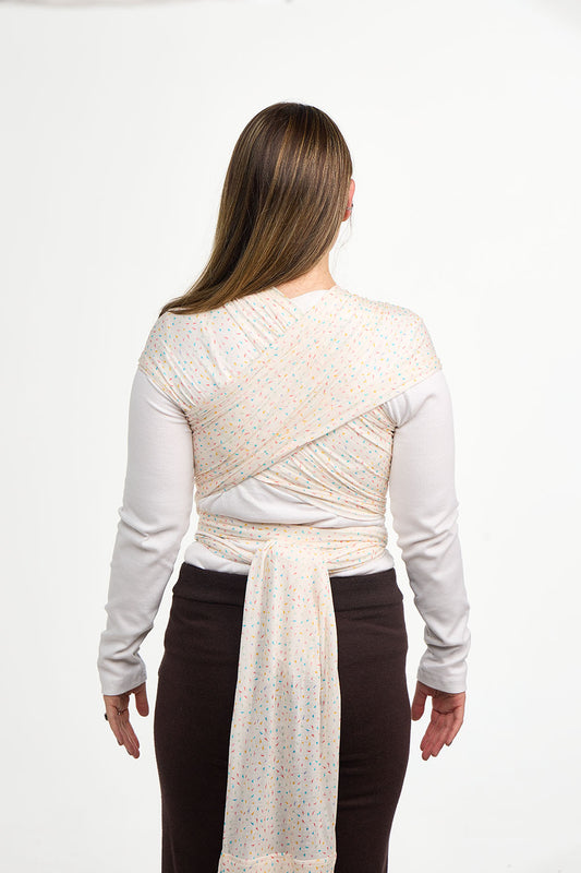 Zdjęcie wiązania chusty elastycznej Tula Confetti na plecach