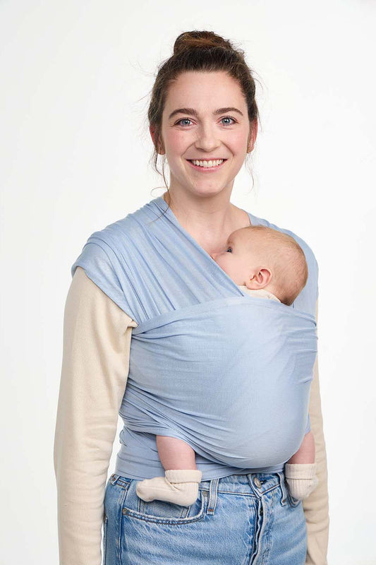 Mama z niemowlakiem w Chuście Elastycznej Blue