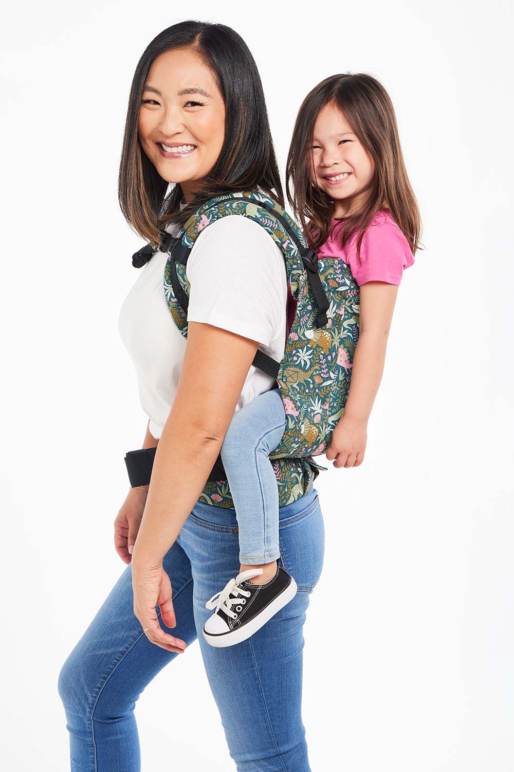 Mama z córką w nosidełku Tula Toddler