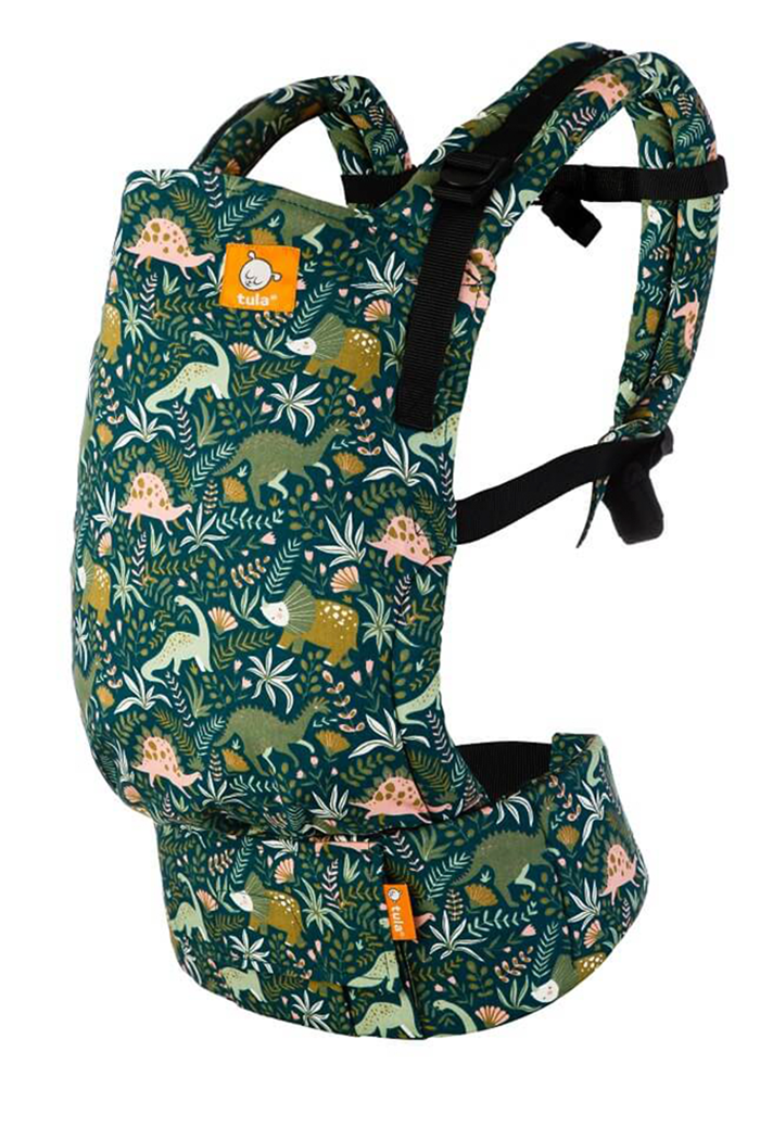 Nosidełko Tula Free-to-Grow Land Before Tula to wzór dinozaurów w różnych odcieniach zieleni i bujna roslinność na butalkowo-zielonym tle.