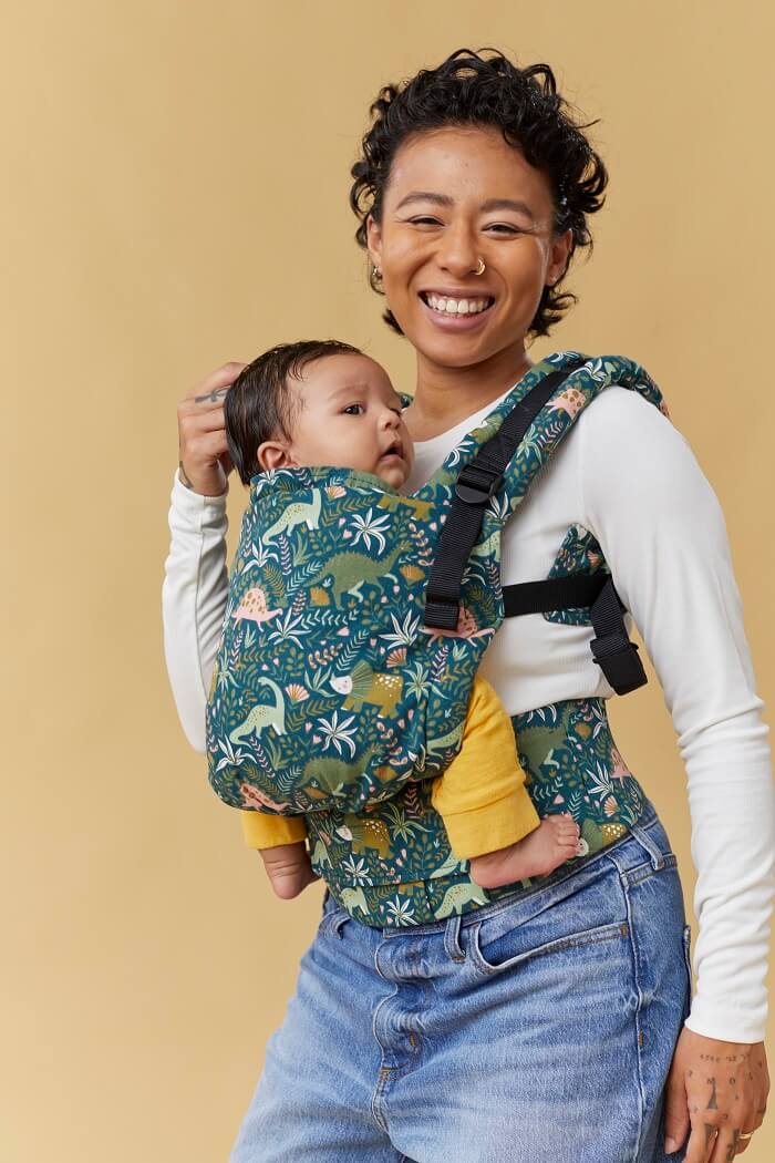 Mama i dziecko cieszą się noszeniem w nosidełku tula Free-to-Grow